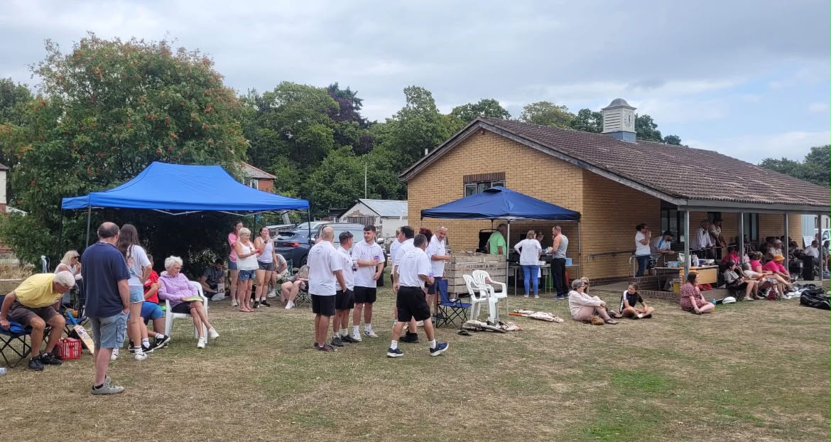 Crowd and gazebos on Super 6s day